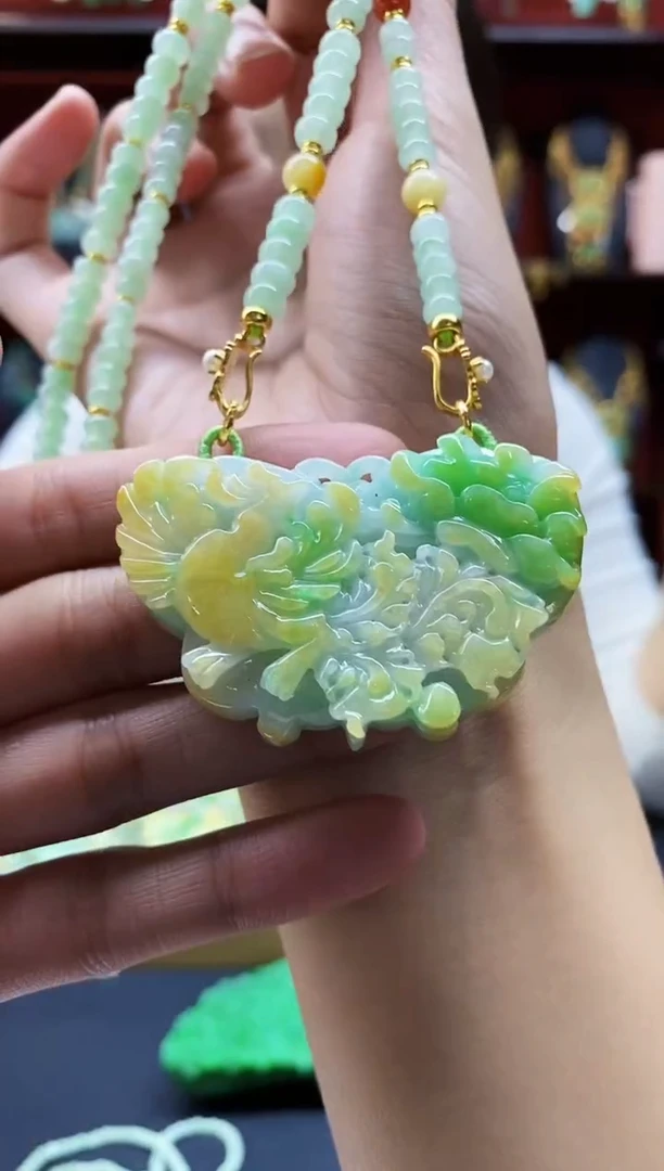 颈饰未镶嵌翡翠吊坠