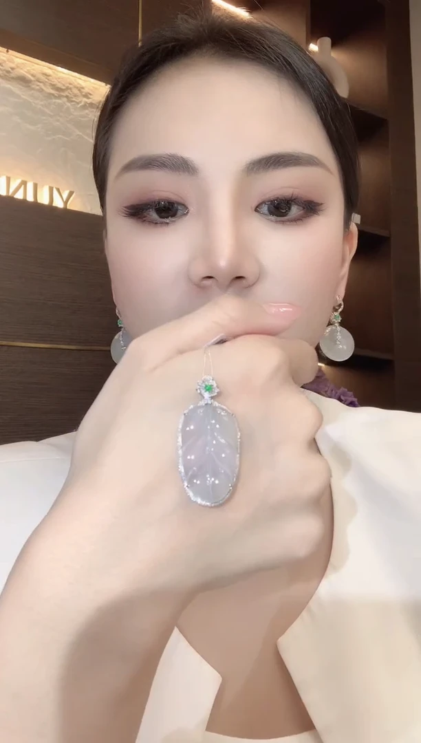 吊坠(不含链)18K金镶嵌翡翠A42