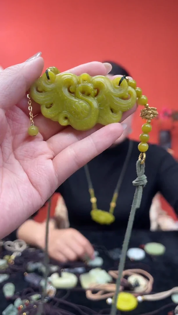 未镶嵌岫玉手串`