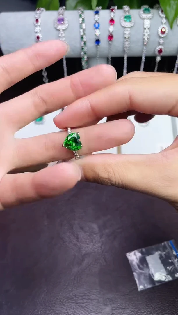 合金合成钻石绿宝戒指