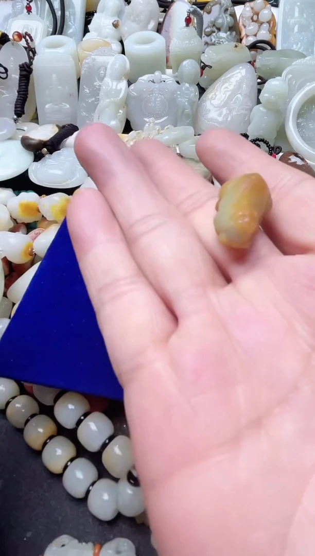 未镶嵌和田玉挂件塔**务挂件