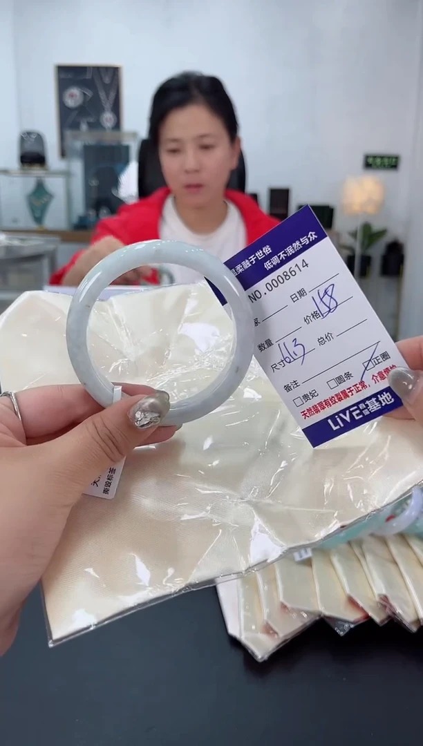 【闪购商品】翡翠手镯未镶嵌天然翡翠A货