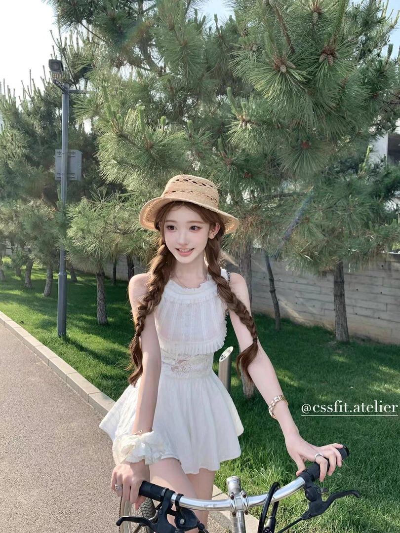 倾倾学姐 法式纯欲风重工蕾丝挂脖无袖上衣高腰显瘦半身裙两件套