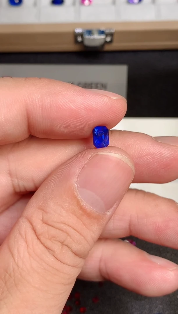 蓝宝石裸石无烧 皇家蓝宝石 1.07ct