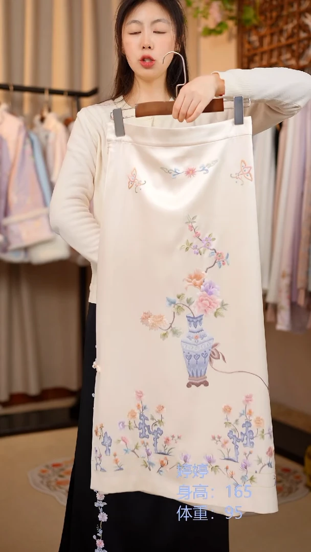 织绣非遗服饰一物一件