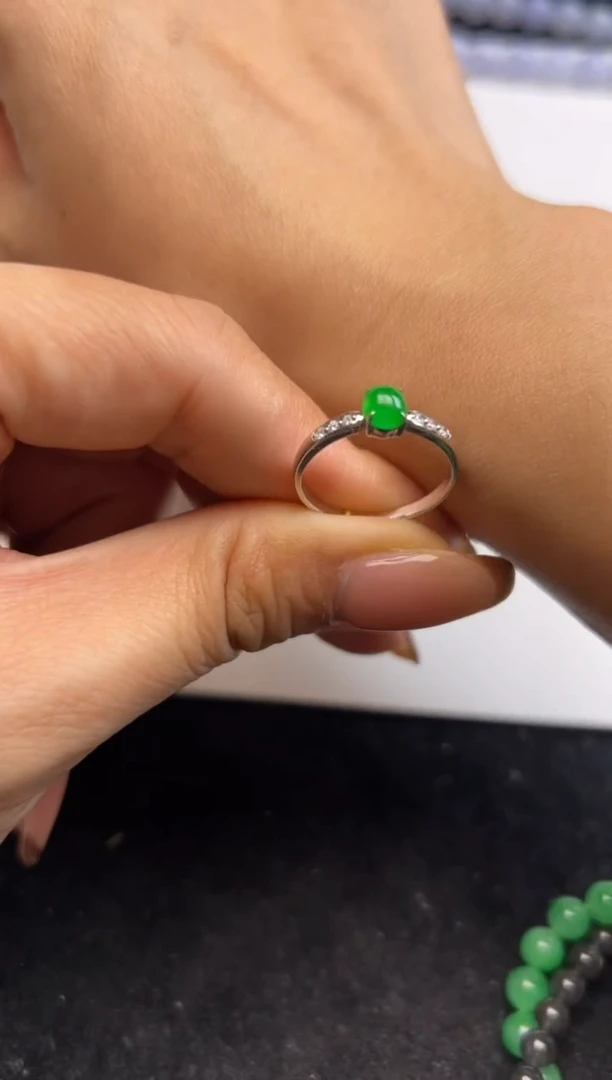 18K金镶嵌定制翡翠14圈绿蛋面戒圈4800+480