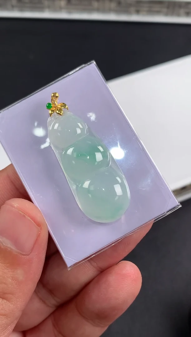 颈饰18K金镶嵌翡翠风**I翡翠