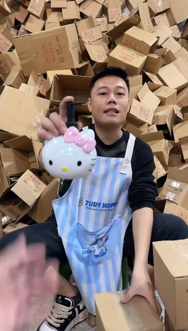 瓷片粉色kt猫头按压瓶 树脂
