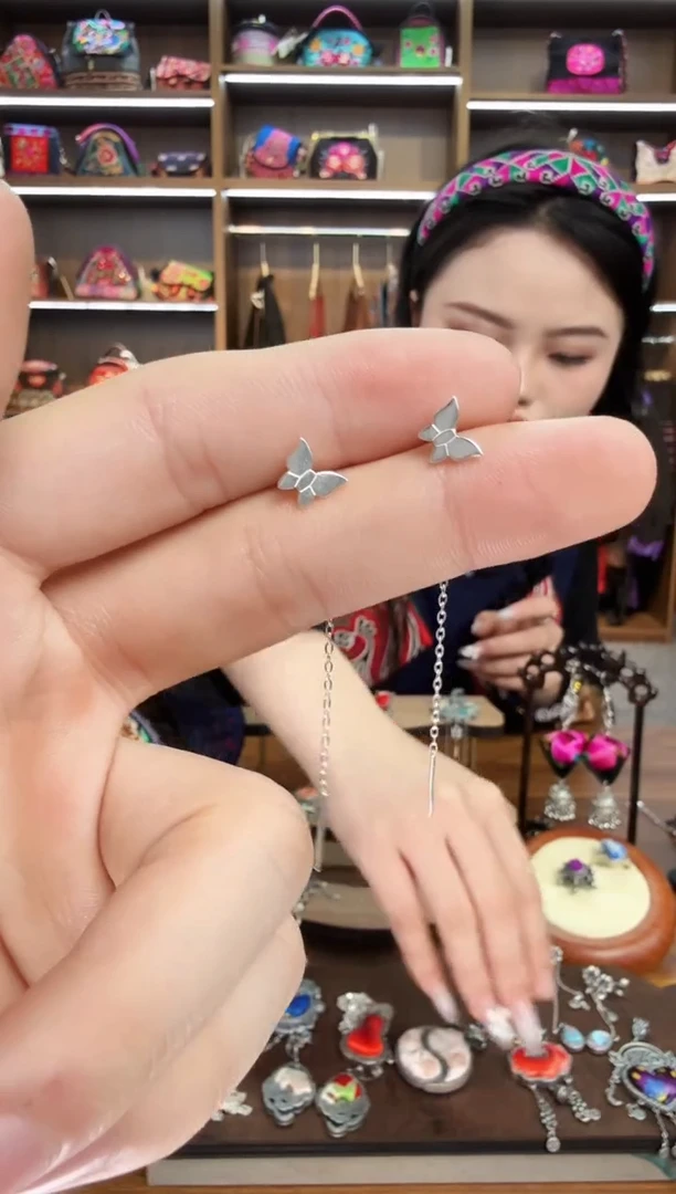 【闪购商品】织绣112蒙阿苏苗绣传承