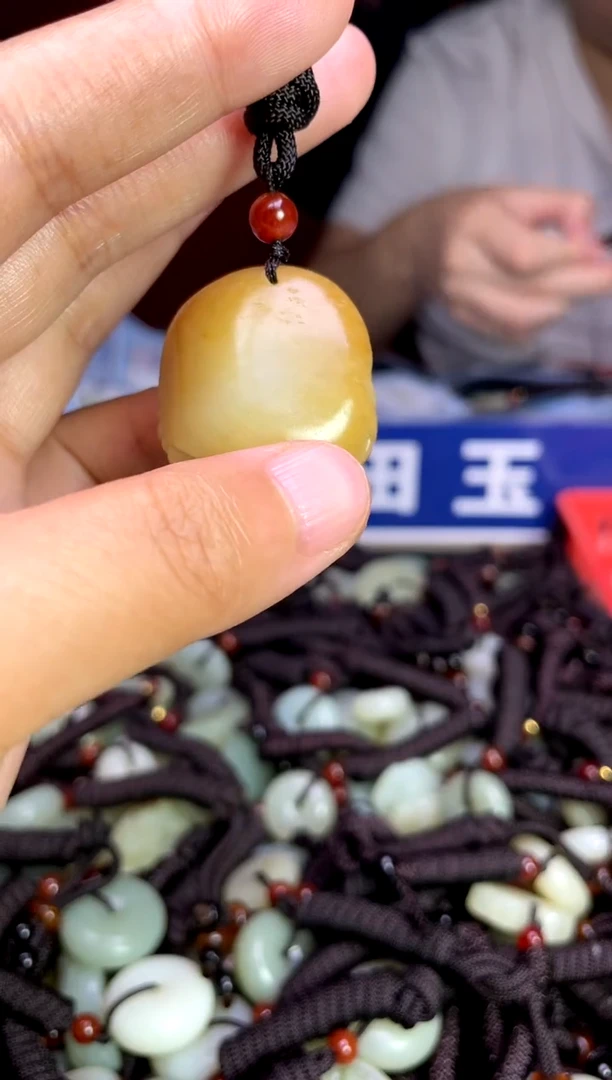未镶嵌和田玉挂件1
