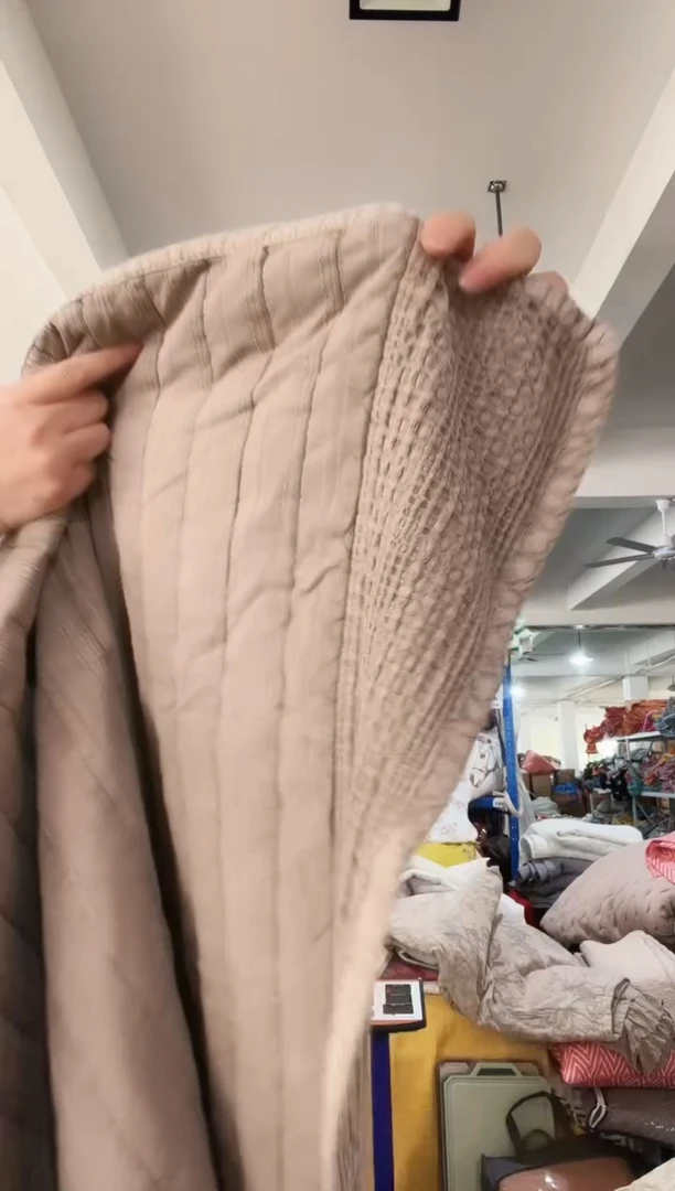 长绒棉A06 深咖色绗缝宽边床盖