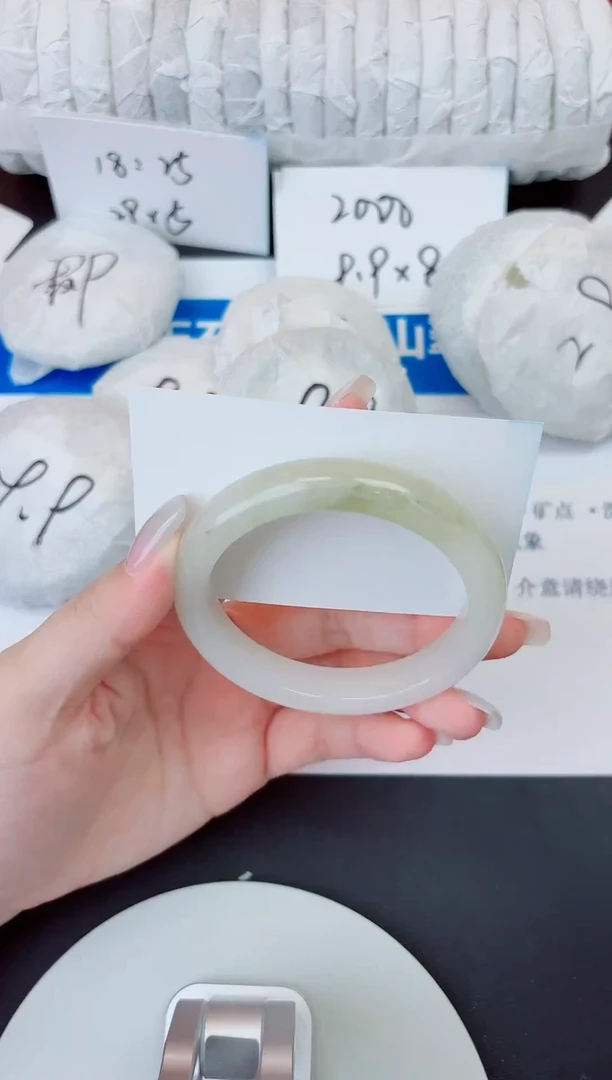 未镶嵌手镯石英质玉64/60