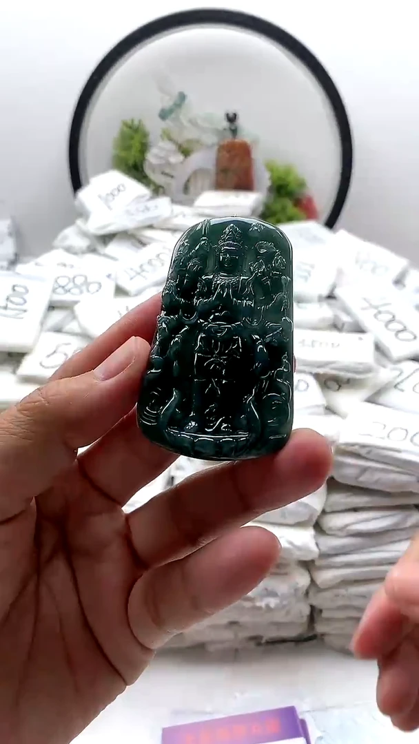翡翠未镶嵌颈饰千手观音