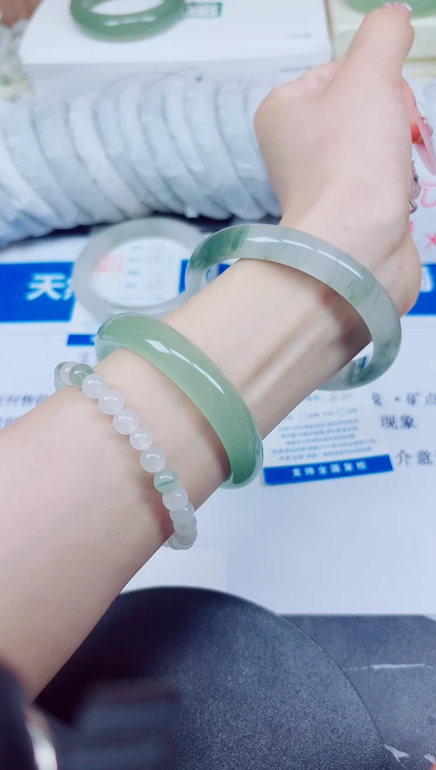 石英质玉手镯未镶嵌93/59.6
