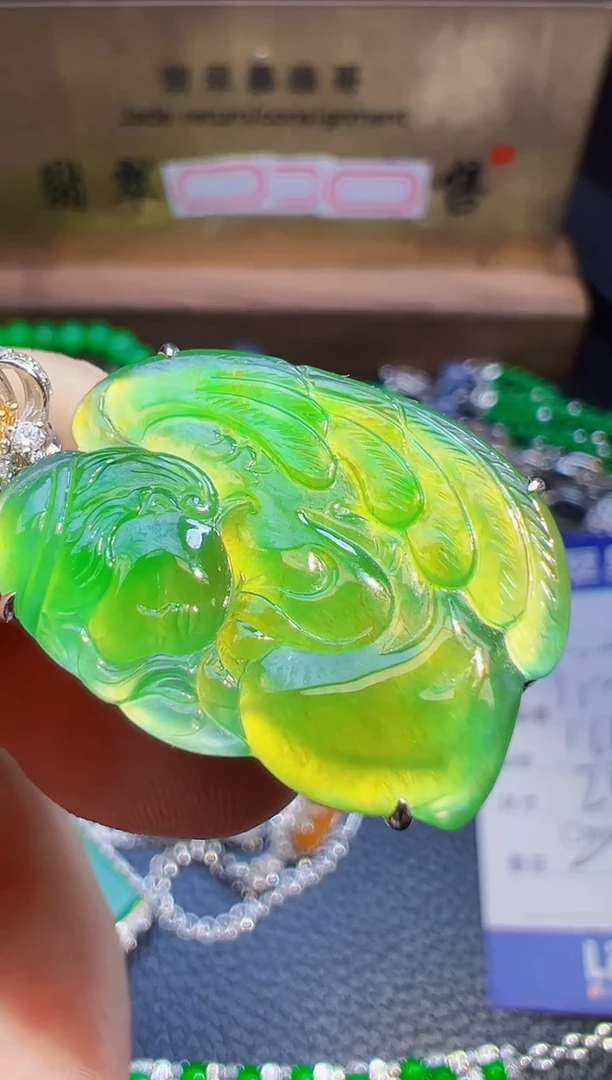 翡翠18K金镶嵌颈饰翡翠