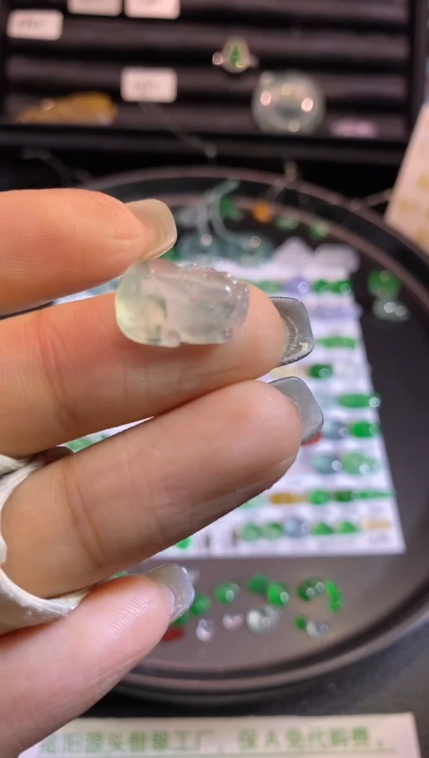 翡翠挂件未镶嵌貔貅