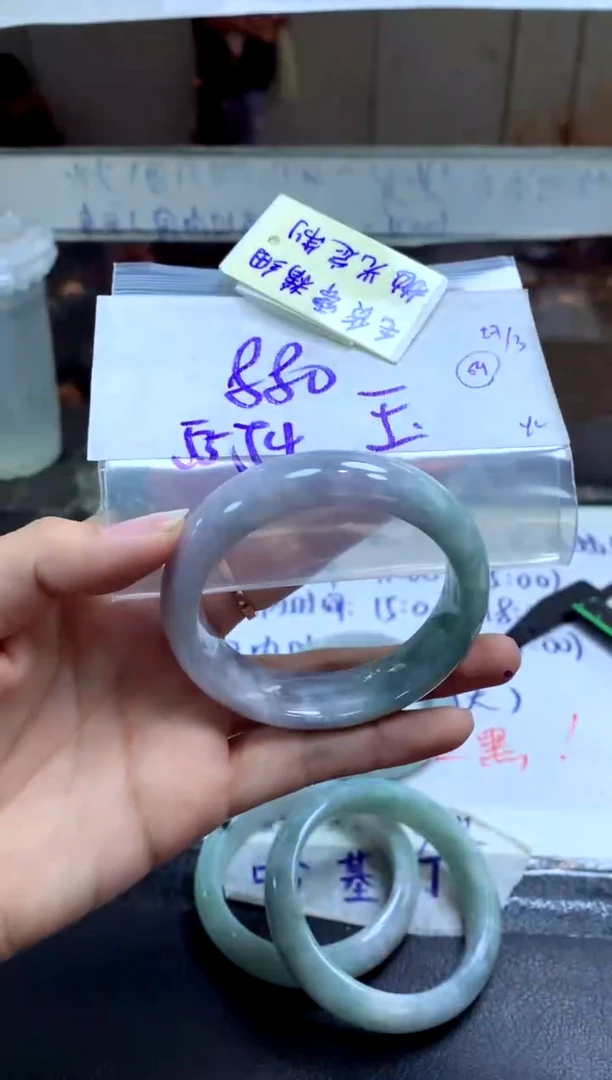 定制翡翠未镶嵌毛货需精细抛光+多人