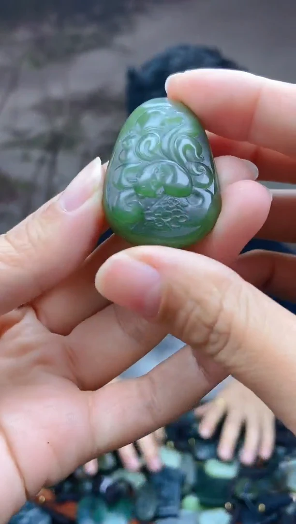 颈饰未镶嵌和田玉1