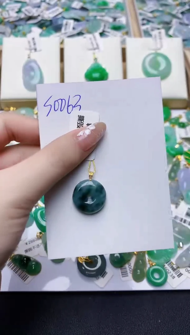 翡翠未镶嵌颈饰0000000000