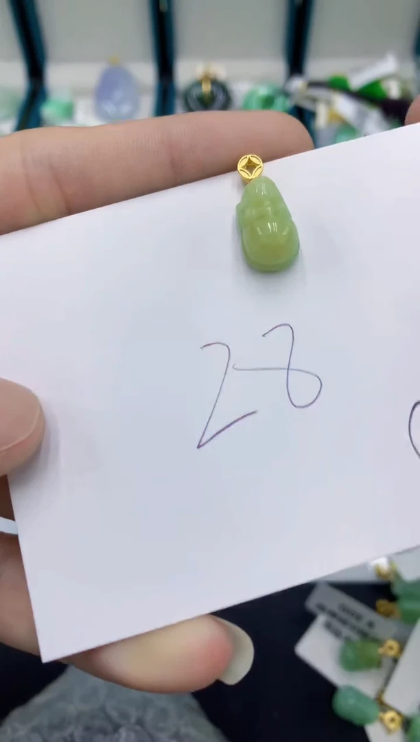 翡翠挂件未镶嵌翡翠