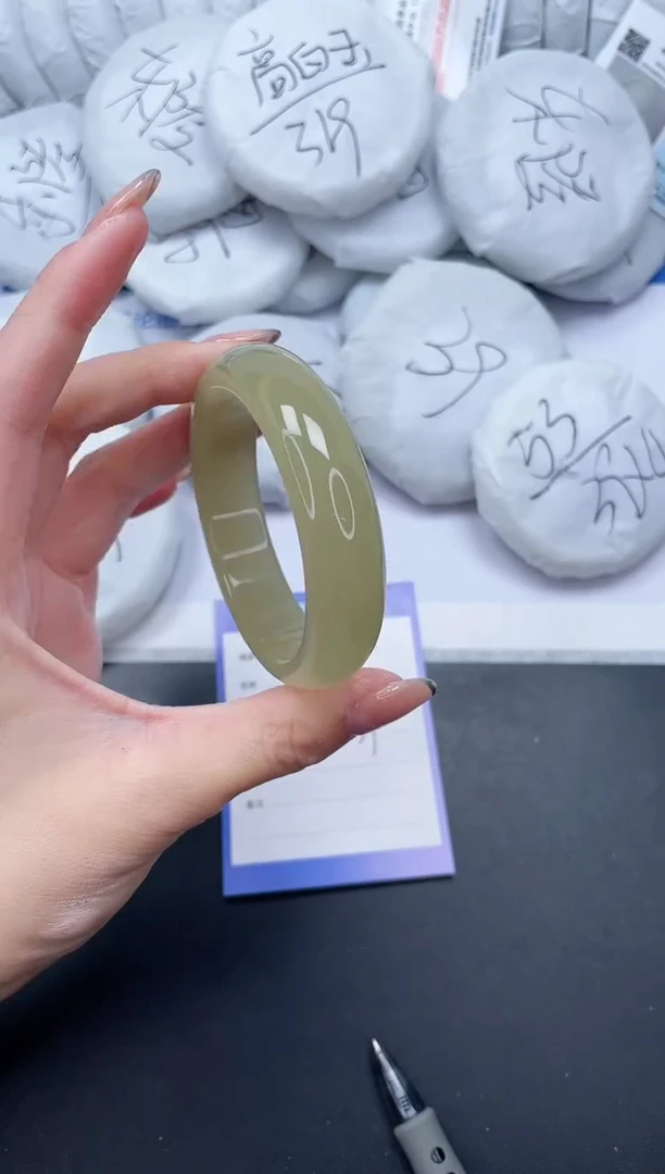 未镶嵌手镯石英质玉100-53CQ