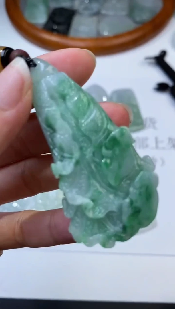 未镶嵌挂件翡翠305901     多人
