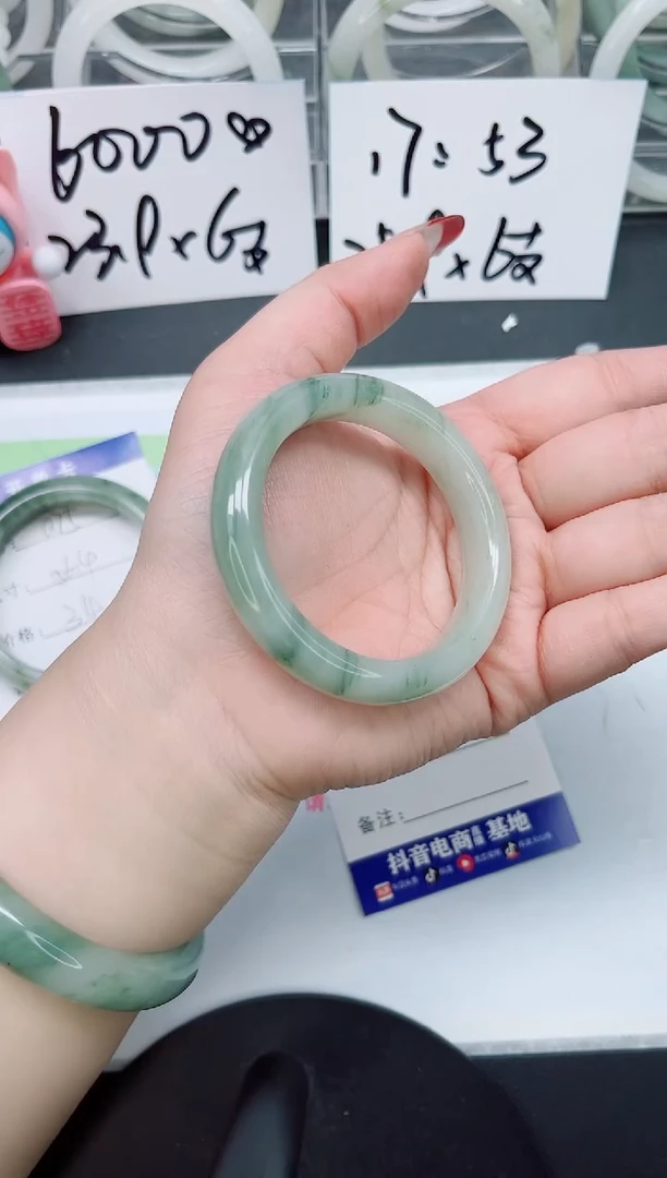 【闪购商品】石英质玉手镯未镶嵌a76