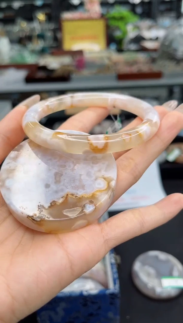 【闪购商品】石英质玉手镯未镶嵌62圈口（不退不换）1508064