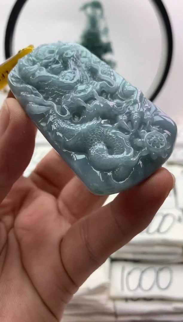 翡翠未镶嵌颈饰龙牌