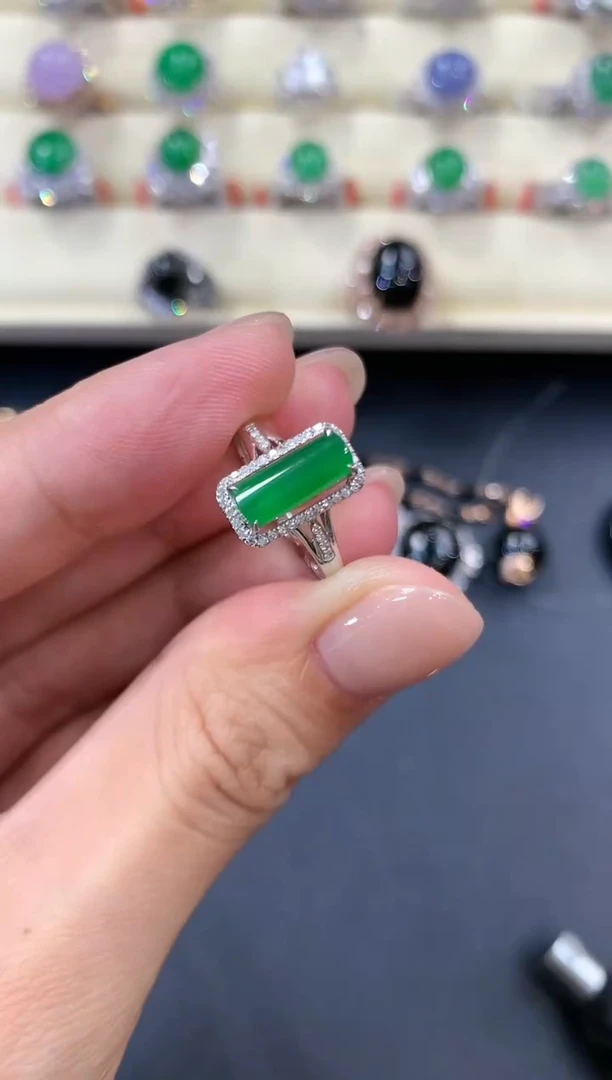 翡翠戒指18K金镶嵌a96