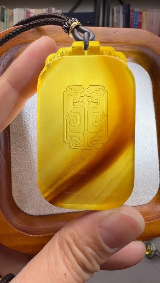 【闪购商品】琥珀颈饰未镶嵌仿古双龙护主吊坠