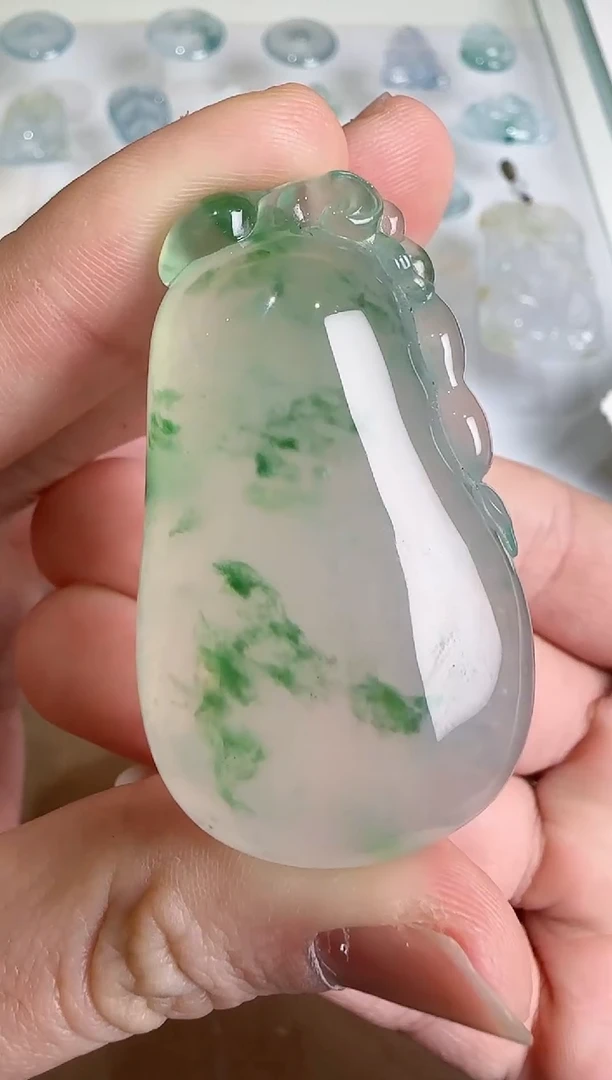 【闪购商品】翡翠吊坠(不含链)未镶嵌··