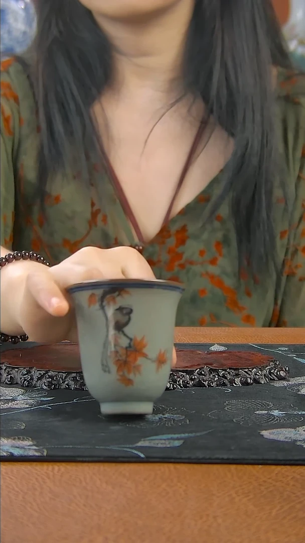 景德镇陶瓷釉下五彩花鸟主人杯