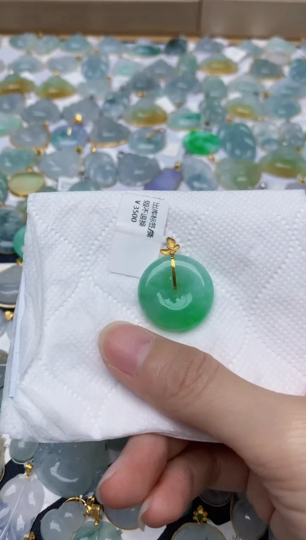 翡翠18K金镶嵌颈饰天然A货翡翠