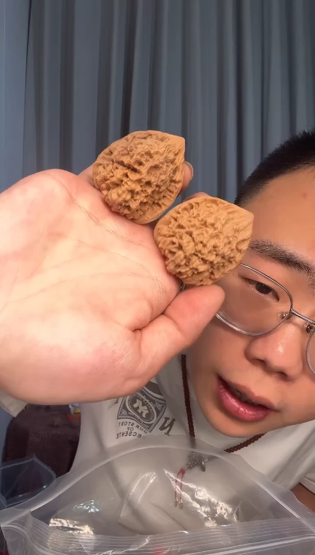 【闪购商品】文玩核桃吊坠官帽核桃一对 微瑕疵 无配件