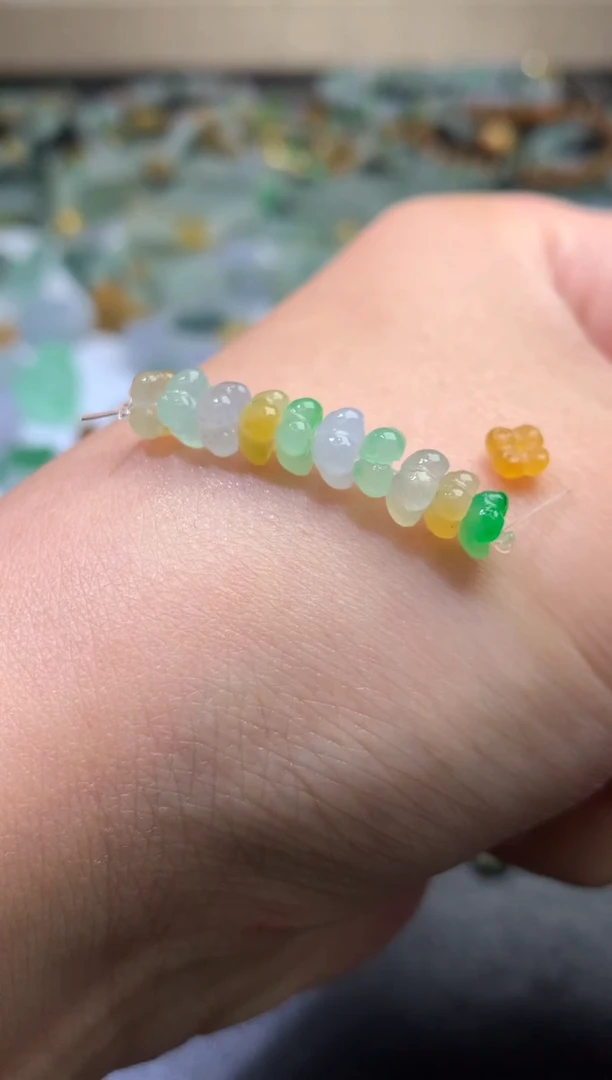 未镶嵌定制翡翠毛货 卡5.5