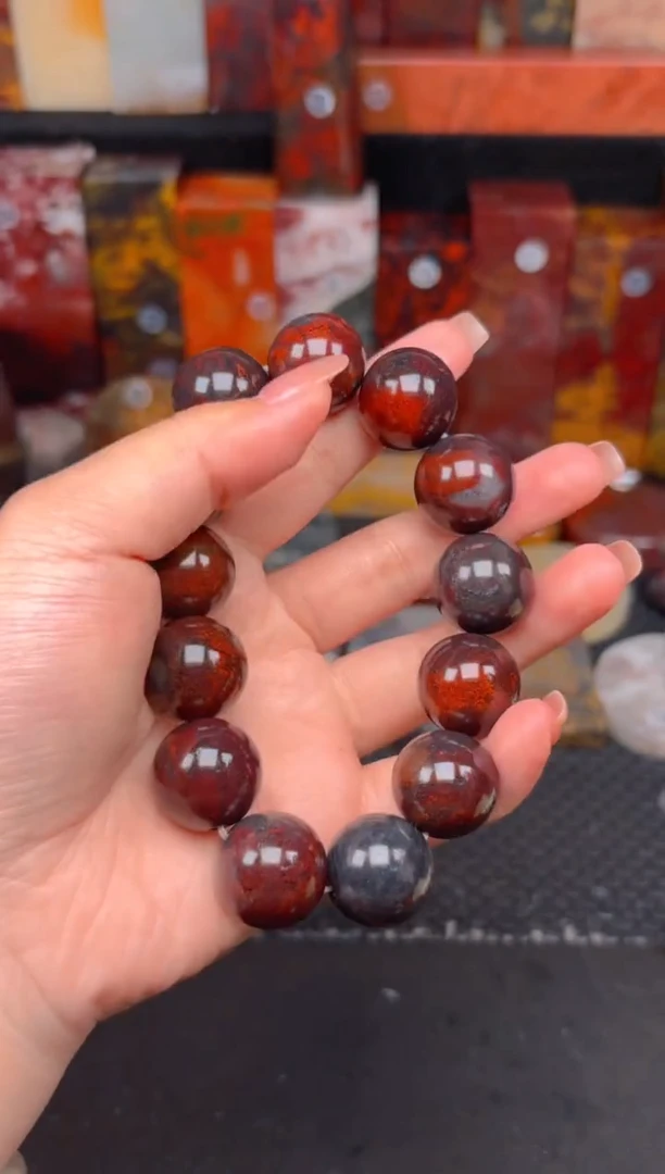 玉山**程 桂林鸡血玉手串