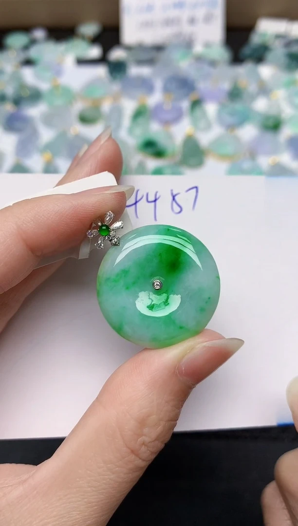 颈饰18K金镶嵌翡翠天然缅甸A货翡翠百元以上9元证书费自理