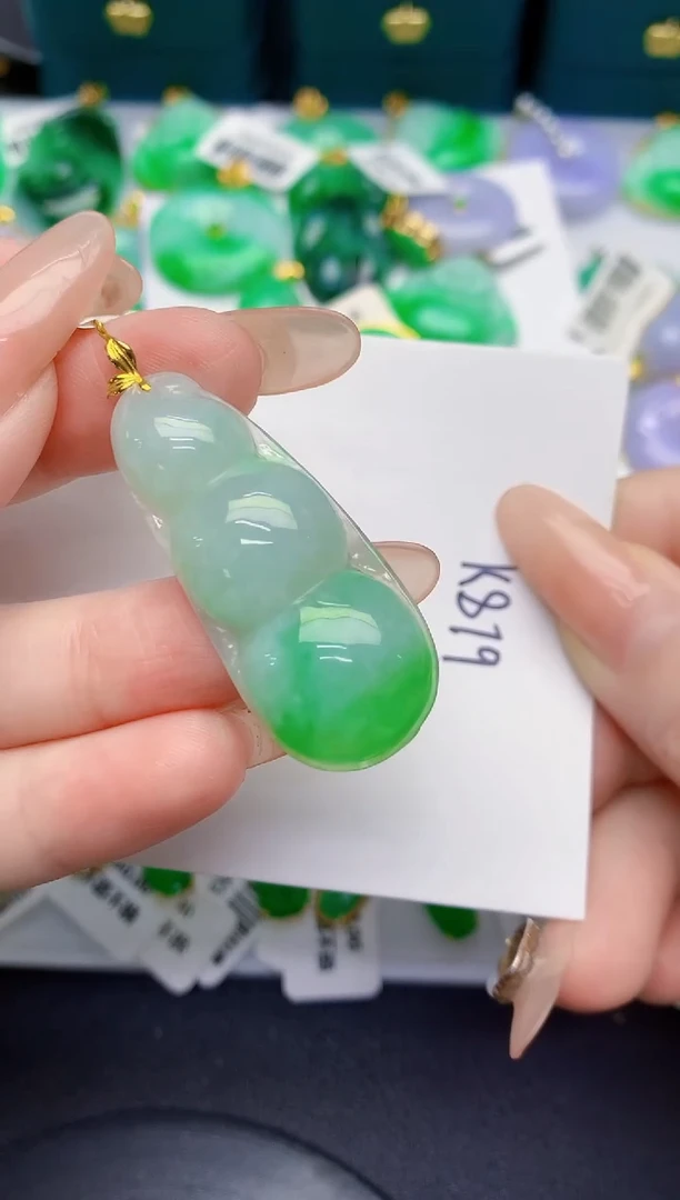 颈饰18K金镶嵌翡翠缅甸天然翡翠A货