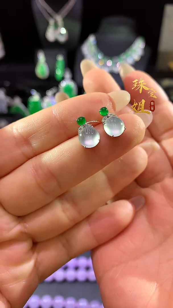 18K金镶嵌翡翠耳饰耳饰