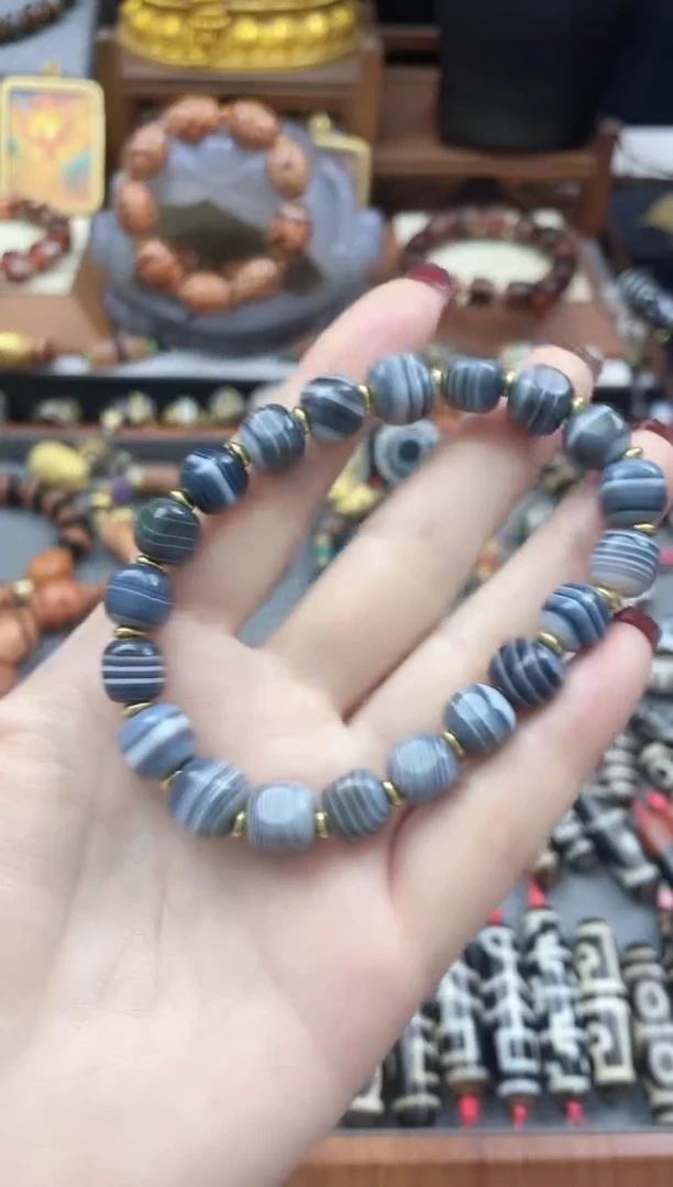 未镶嵌珠珠玛瑙/玉髓蓝沁缠丝尸手串