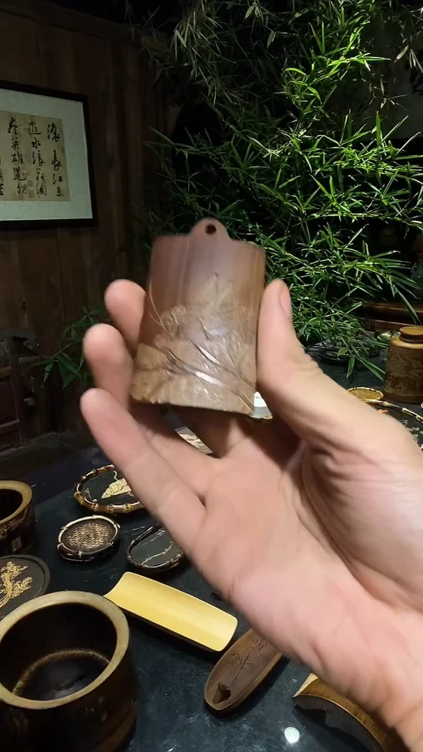 蚂蚱吊牌...............