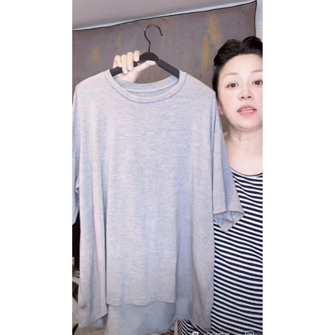 妙唐时尚大码新款弹力女士上衣宽松409灰色粉点