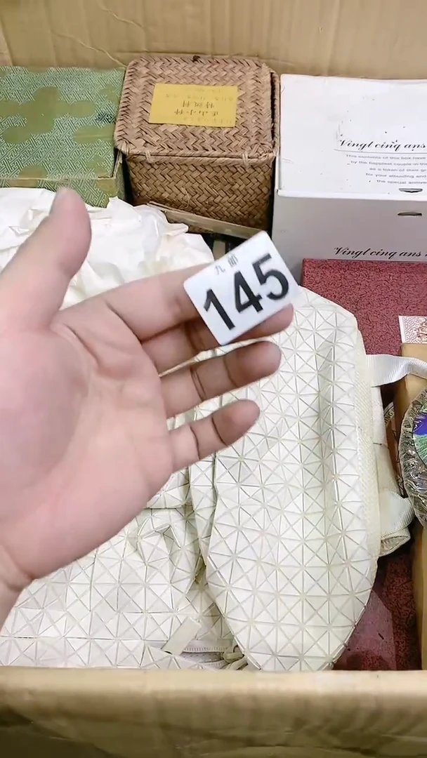 【闪购商品】瓷片145 姐姐住山上 姐姐住山上