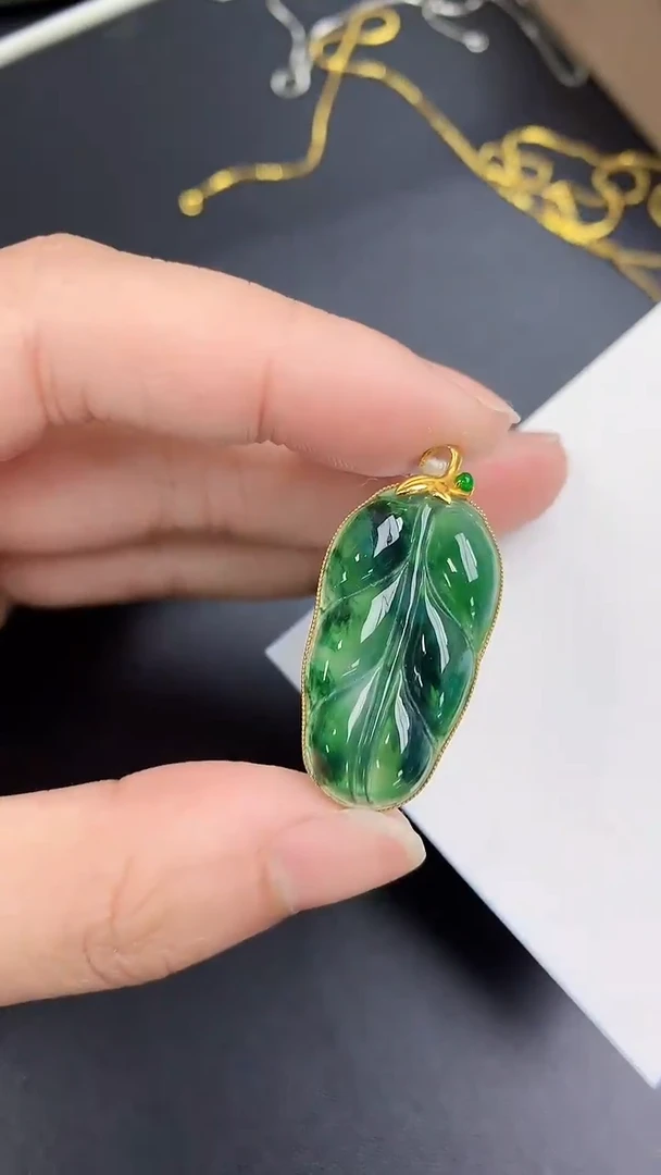颈饰18K金镶嵌翡翠天然缅甸A货百元以上9元证书费自理
