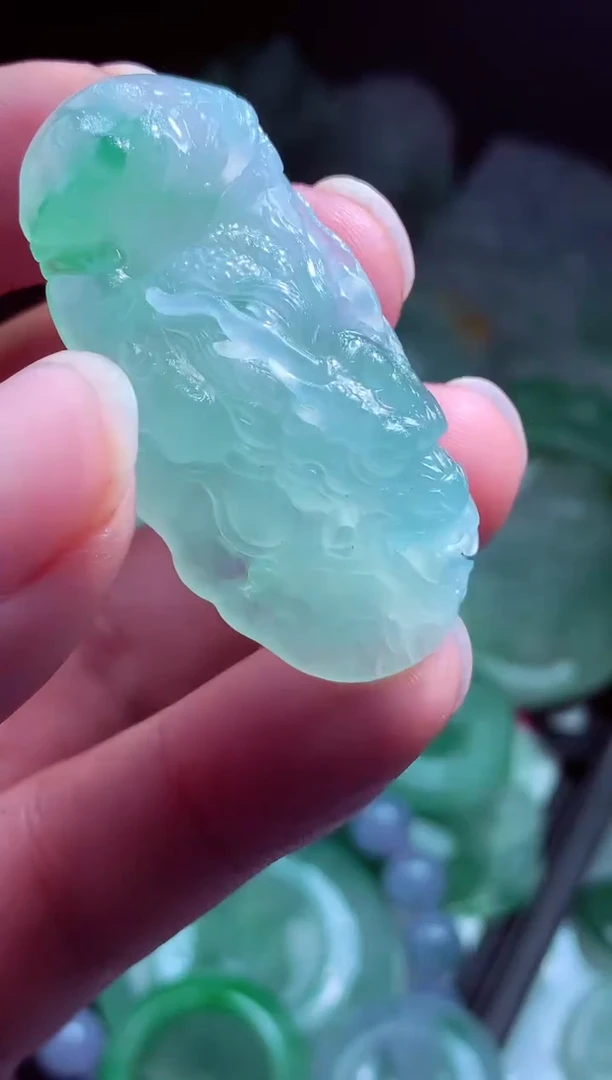 未镶嵌定制翡翠雨***?翡翠毛货定制