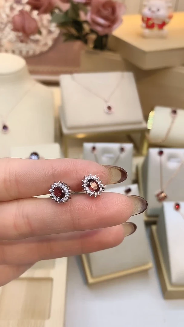 未镶嵌耳饰石榴石耳钉