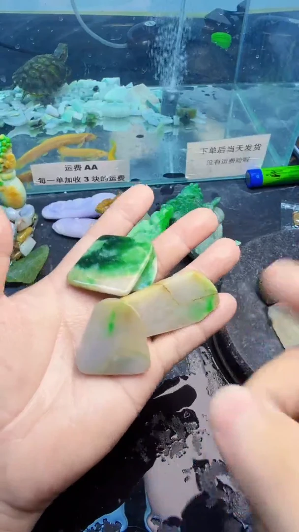 翡翠挂件未镶嵌花*瑟天然翡翠141