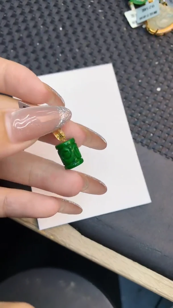 颈饰18K金镶嵌翡翠1