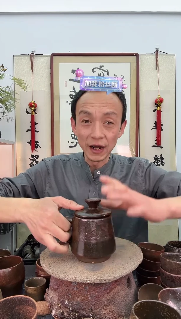 【闪购商品】瑕疵红色带盖马克杯400毫升